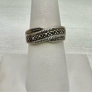 Elegant Silver Textured Women's Ring